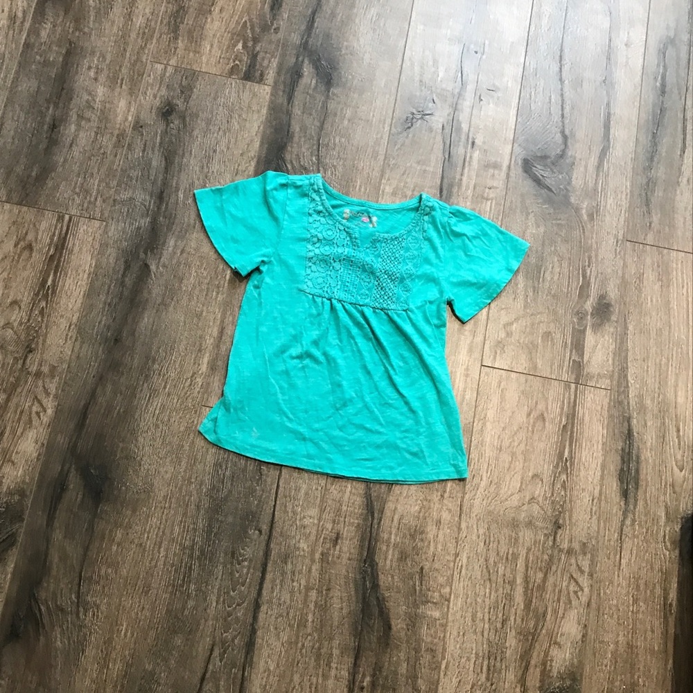 Teal shirt sleeve shirt
